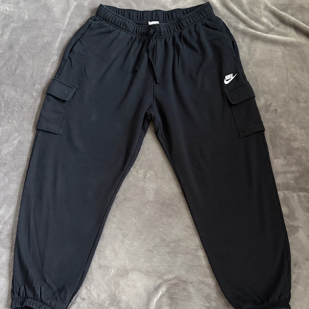 Nike Women’s Black Cargo Joggers with Side Pockets